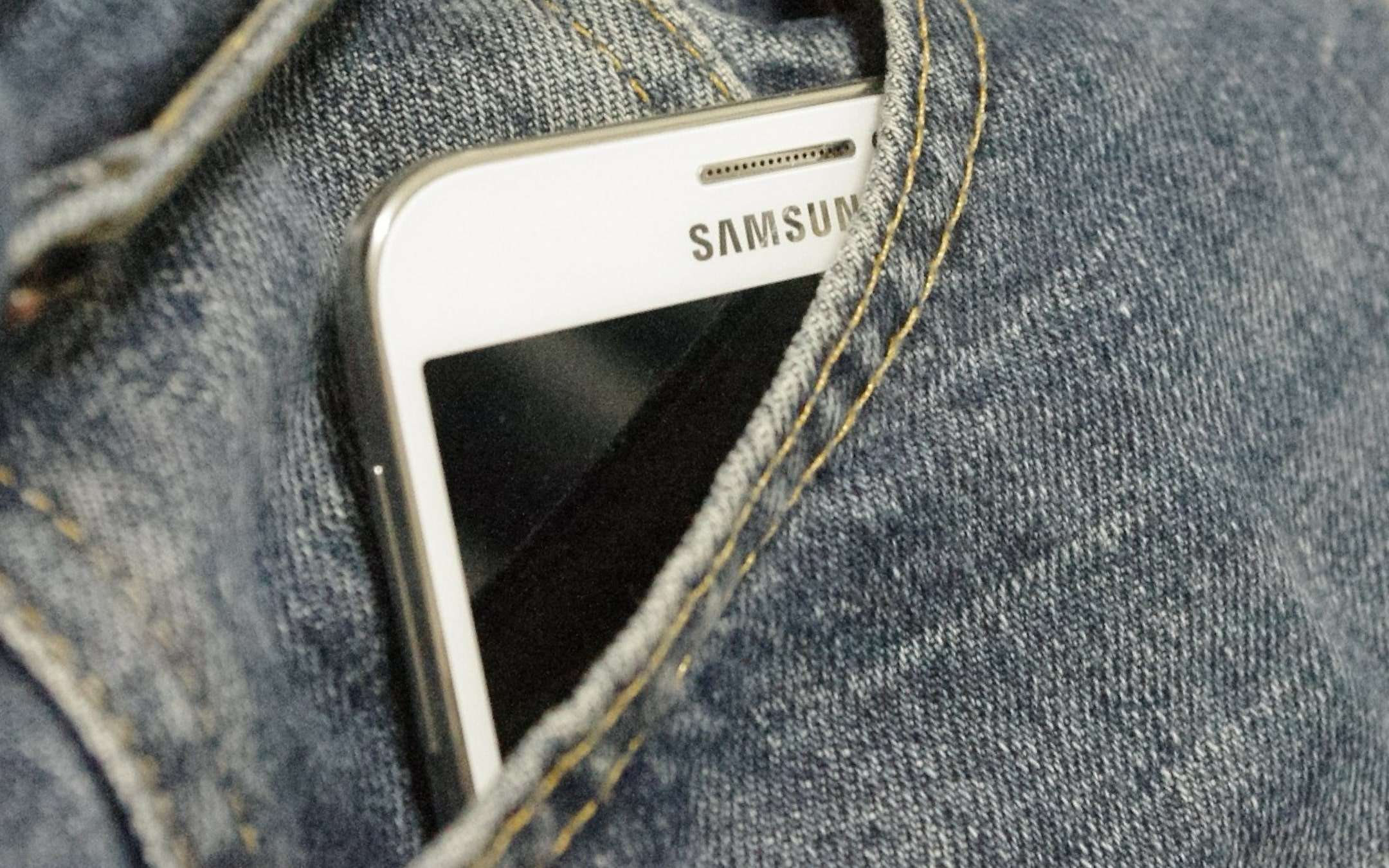 Samsung: schermi smartphone più grandi con magneti