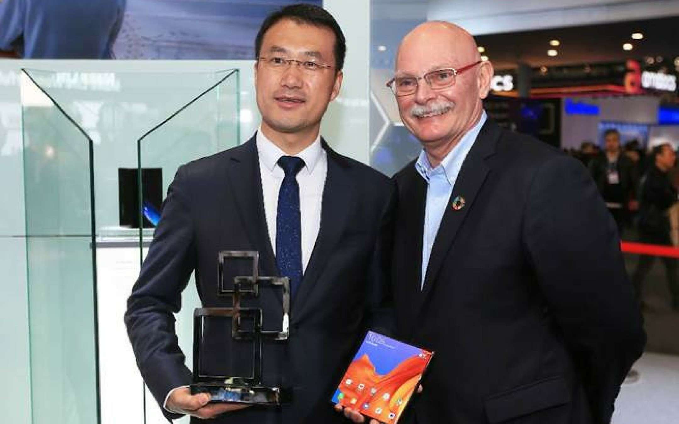 Huawei Mate X riceve il premio GLOMO al MWC 2019