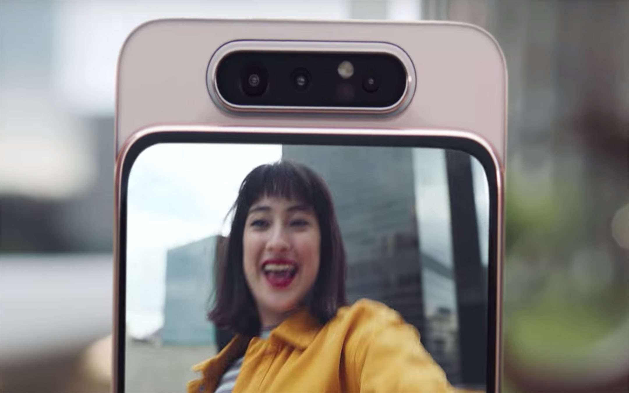 Galaxy A80: come funziona la camera rotante