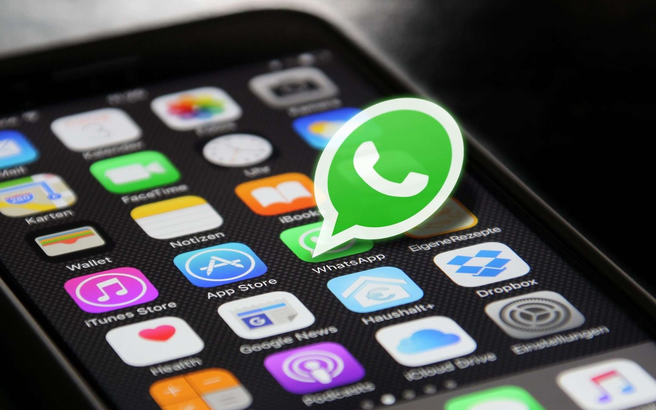 WhatsApp: anteprime audio e blocco inoltri