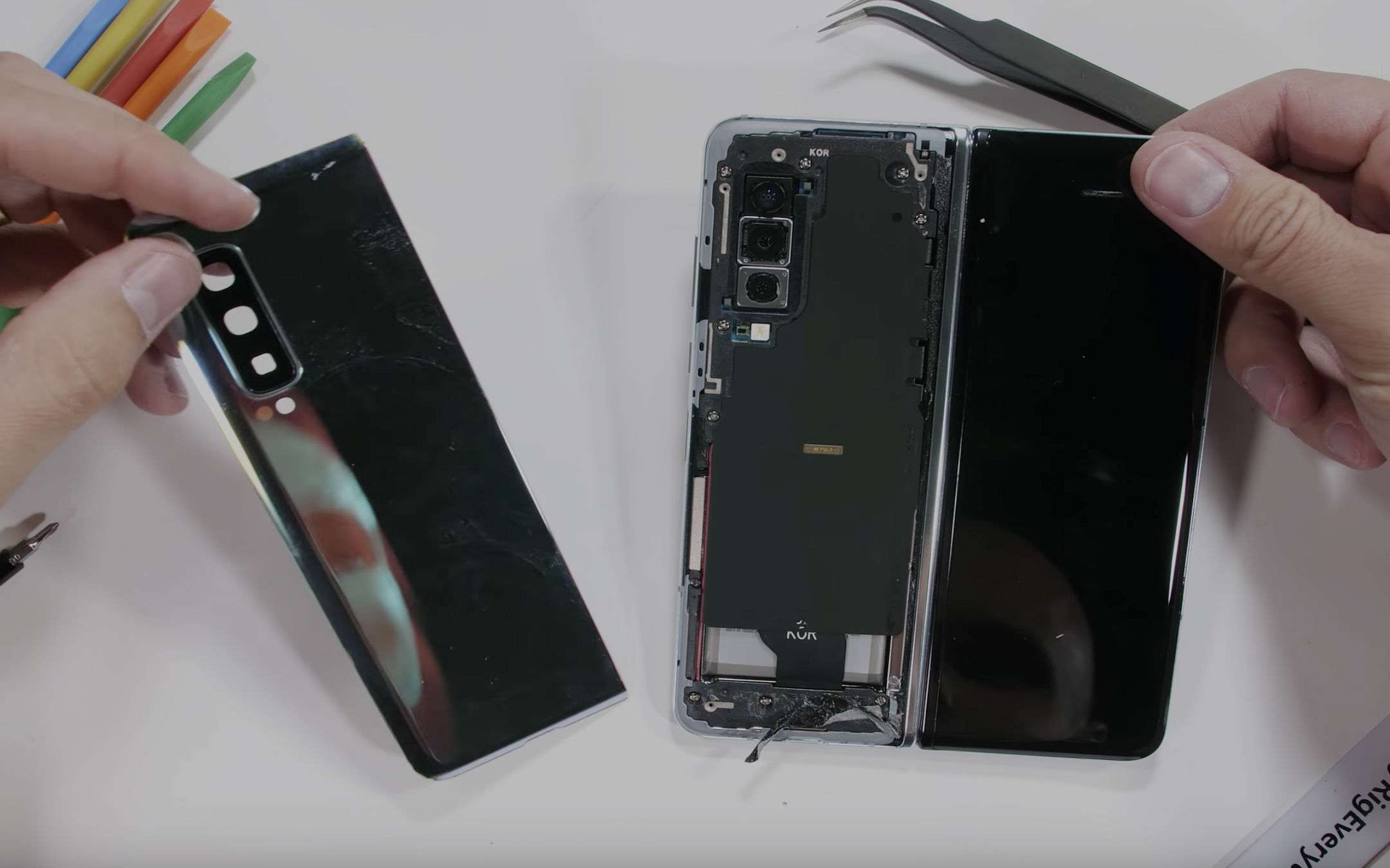 Galaxy Fold: il nuovo teardown non promette bene