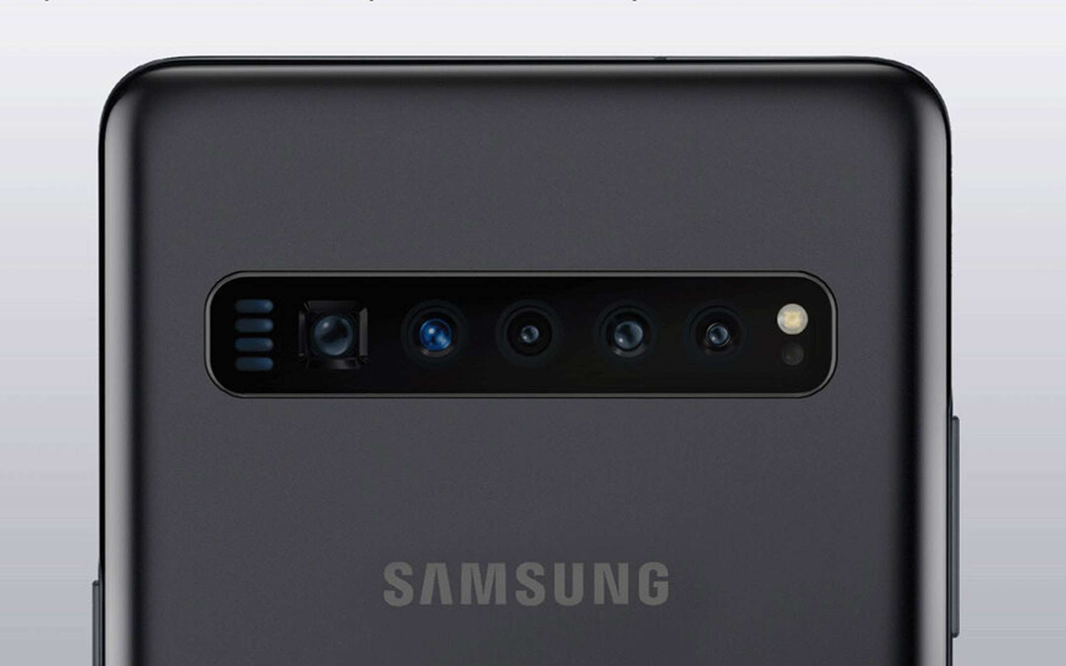 Galaxy S11 con tre fotocamere sul frontale