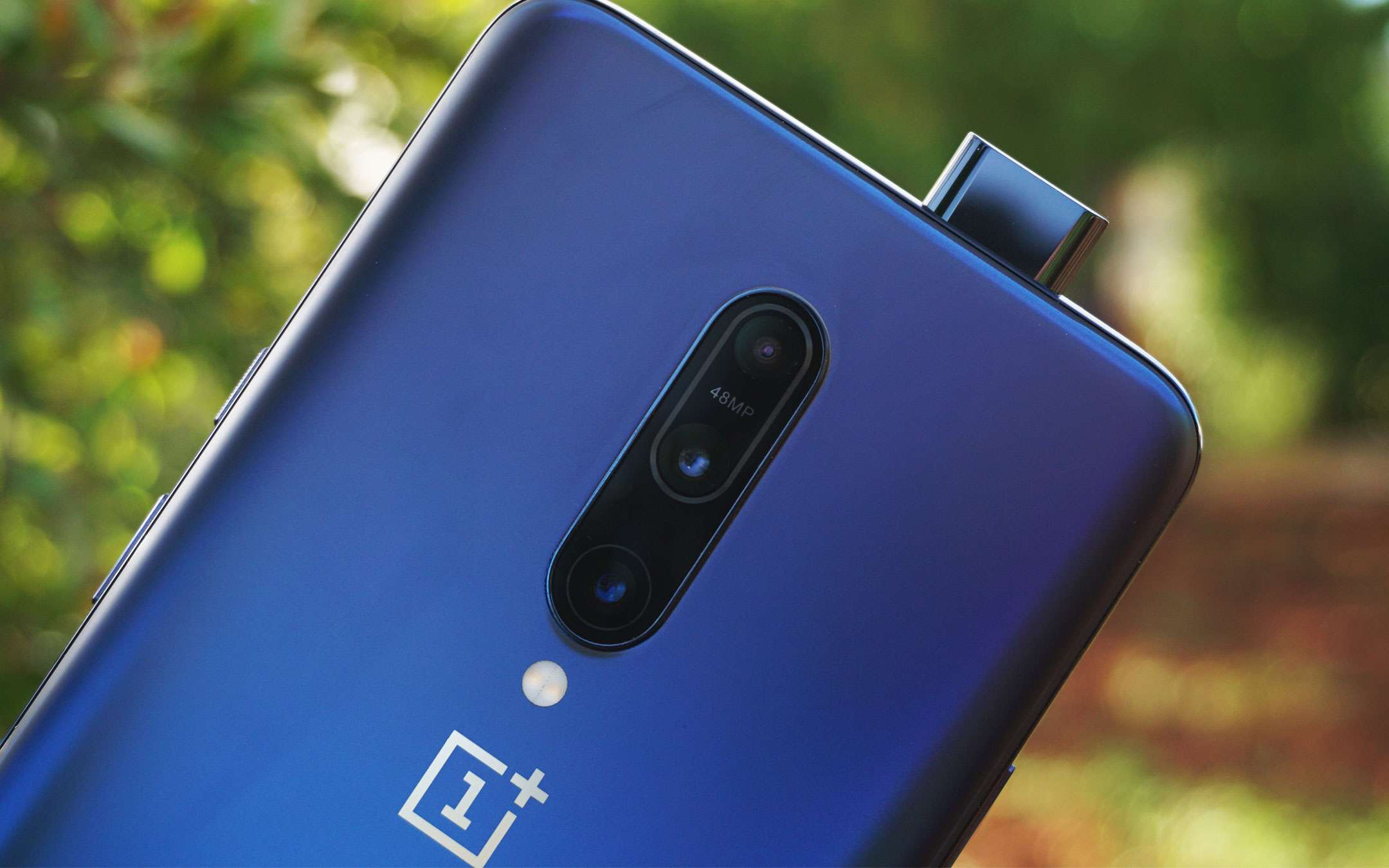 OnePlus 7T Pro nel bellissimo Haze Blue: i render