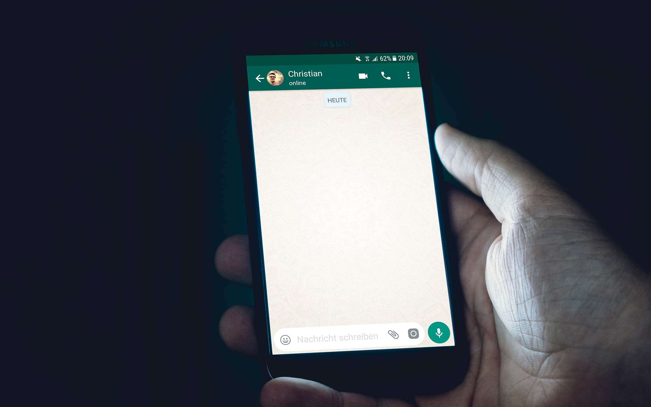 WhatsApp: messaggio sbagliato, app danneggiata