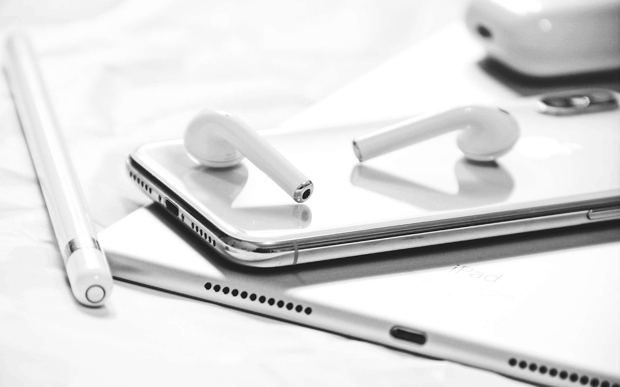 Airpods 2, ricarica senza fili: super sconto eBay