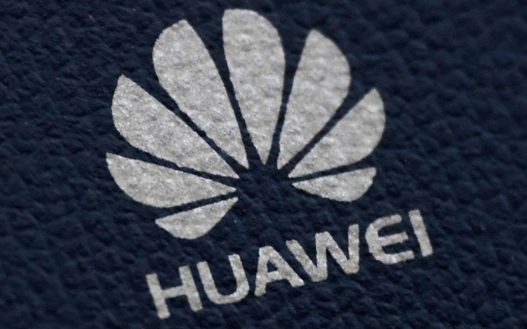 Huawei, 200 mila mascherine in arrivo dalla Cina