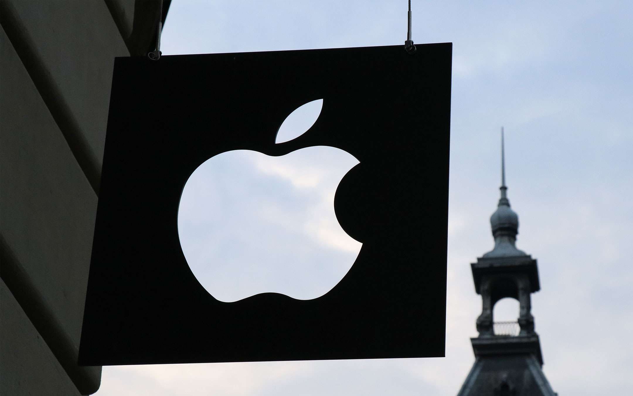 Apple vieta ai suoi dipendenti di venire in Italia