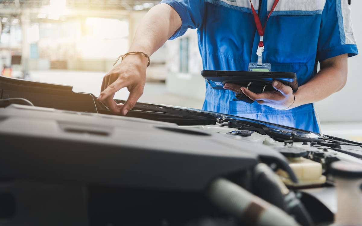 Auto ferma a lungo: come preservare batteria e pneumatici