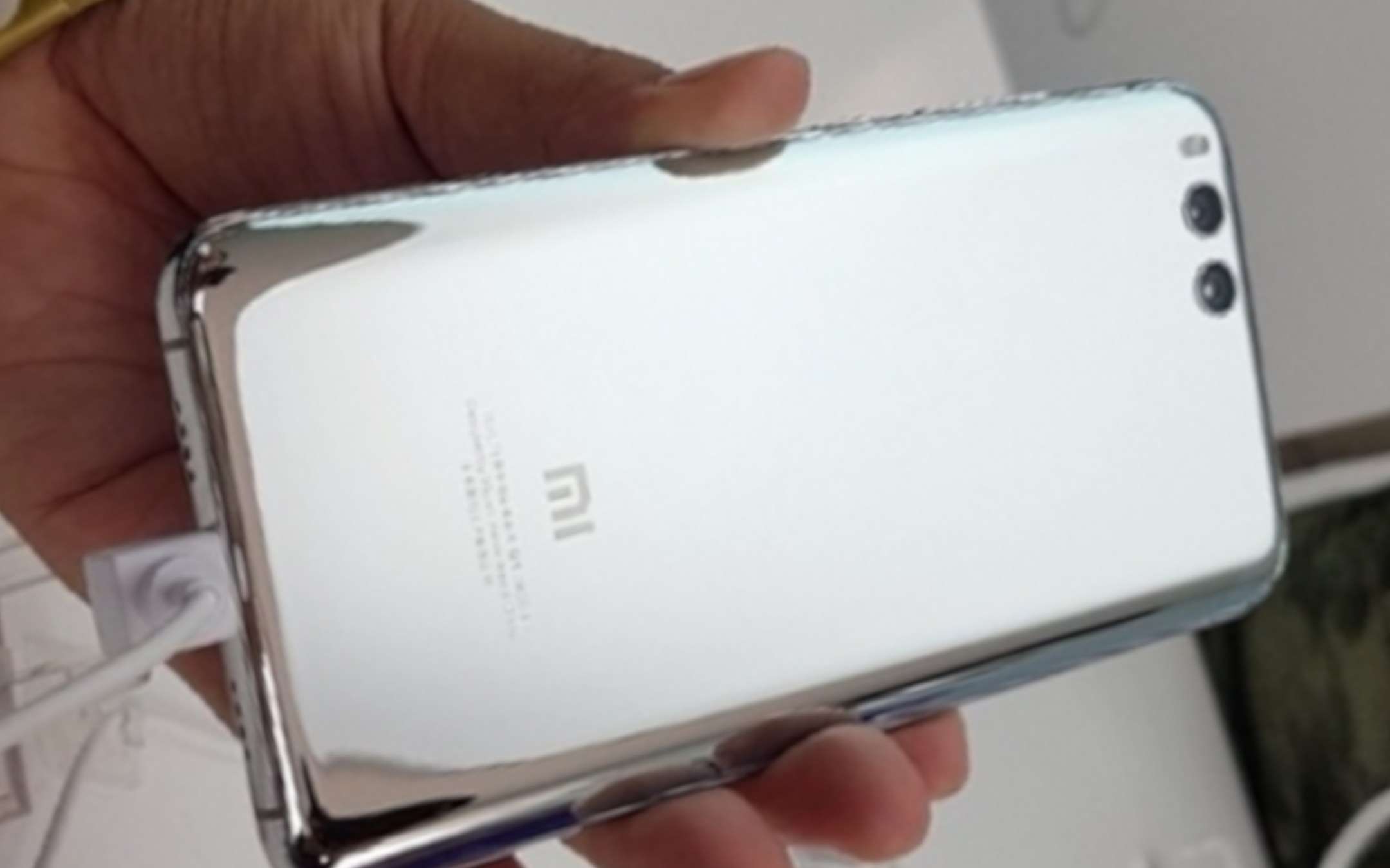 Vuoi uno Xiaomi Mi 7? Ti bastano 130.000€, forse