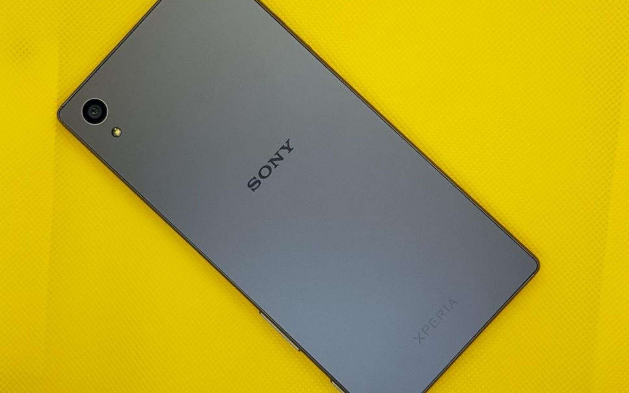 Sony: smartphone con doppio pop-up; a che serve?