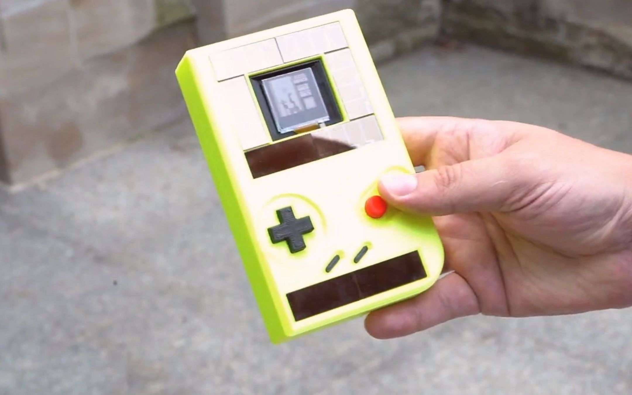 Un Game Boy che funziona ad energia solare (VIDEO)