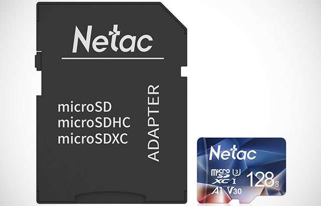 La scheda microSD di Netac da 128 GB con adattatore