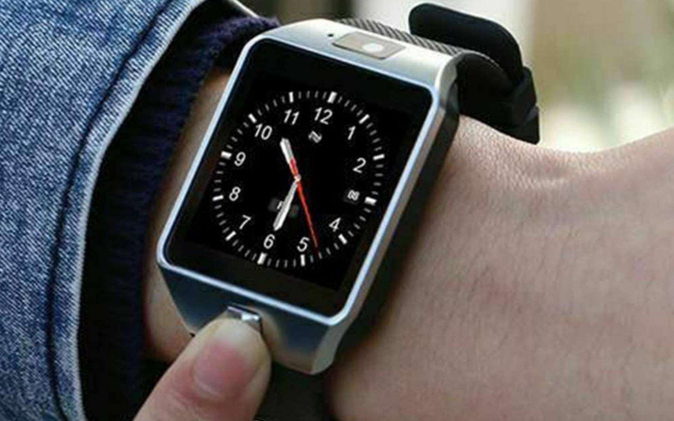 Smartwatch con SIM e fotocamera: solo 7€ su Amazon