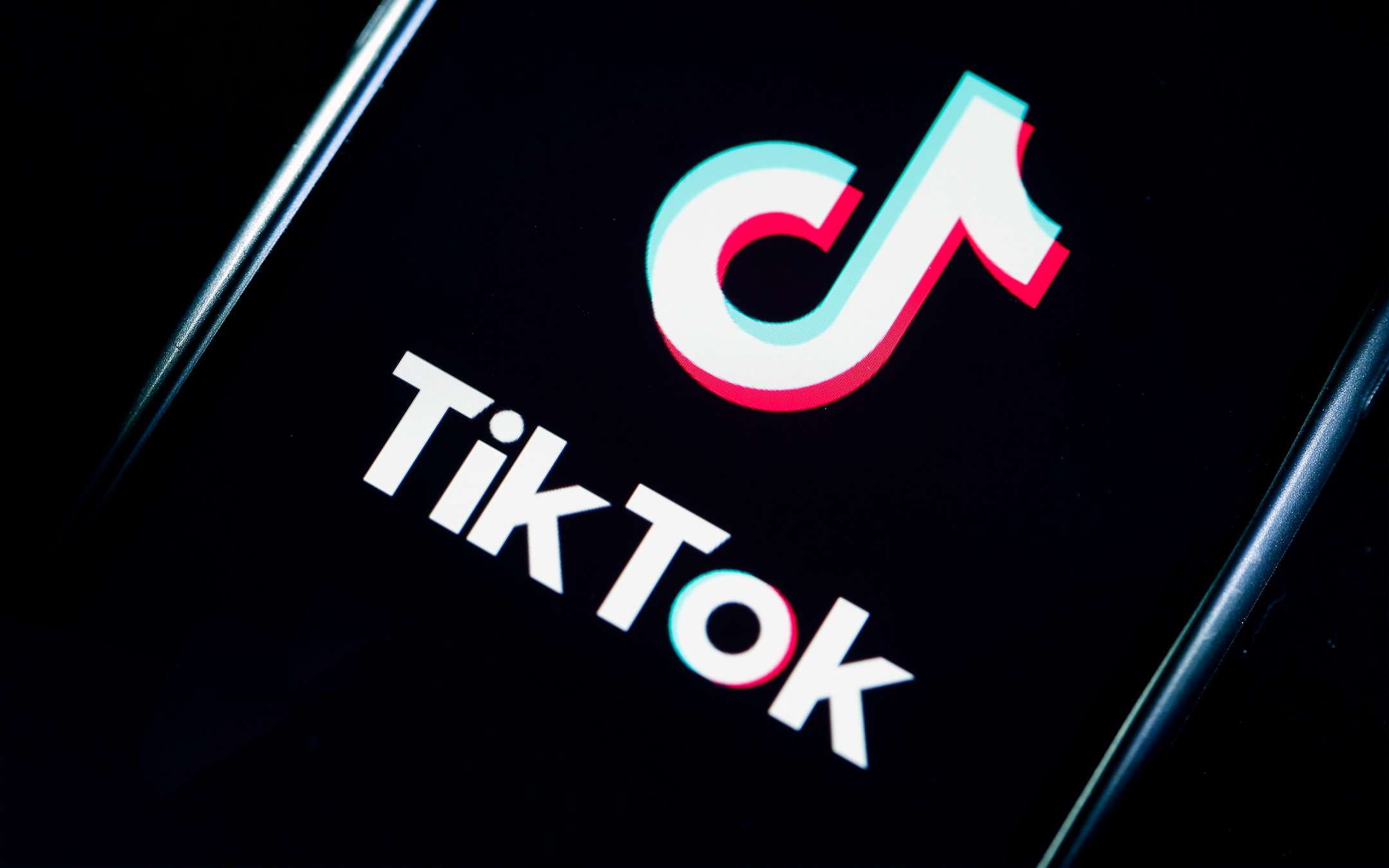 TikTok: blocco utenti dal 9 febbraio e stop alle fake news