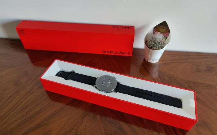 OnePlus Watch confezione