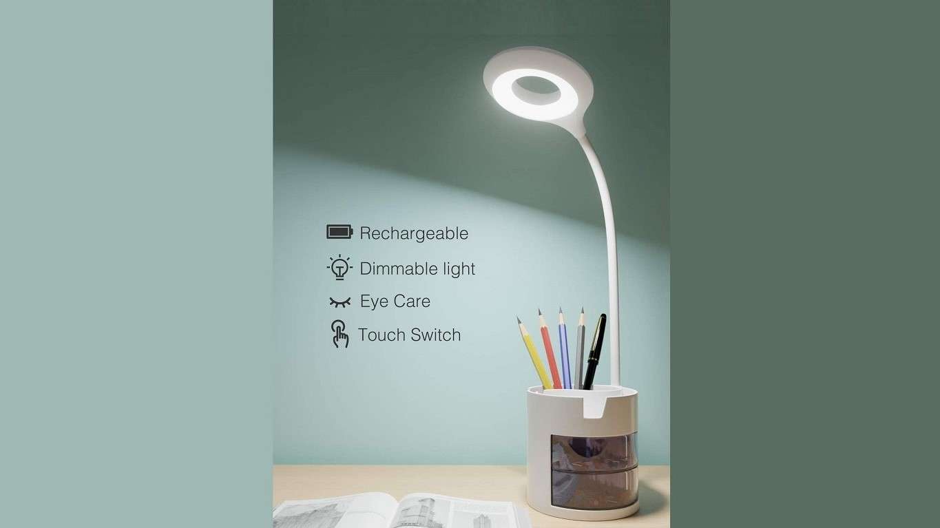 Lampada LED da scrivania a poco più di 9 euro: bella e funzionale