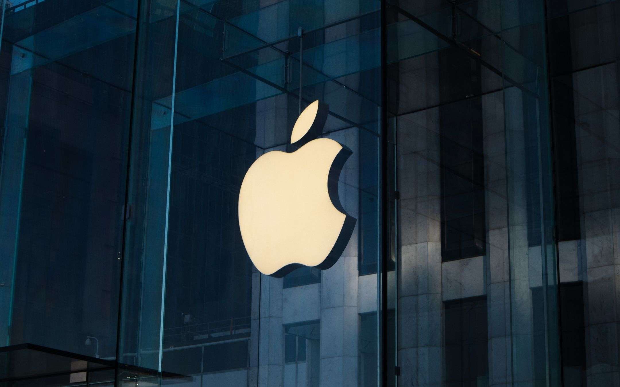 Il Regno Unito si scaglia contro Apple e Google