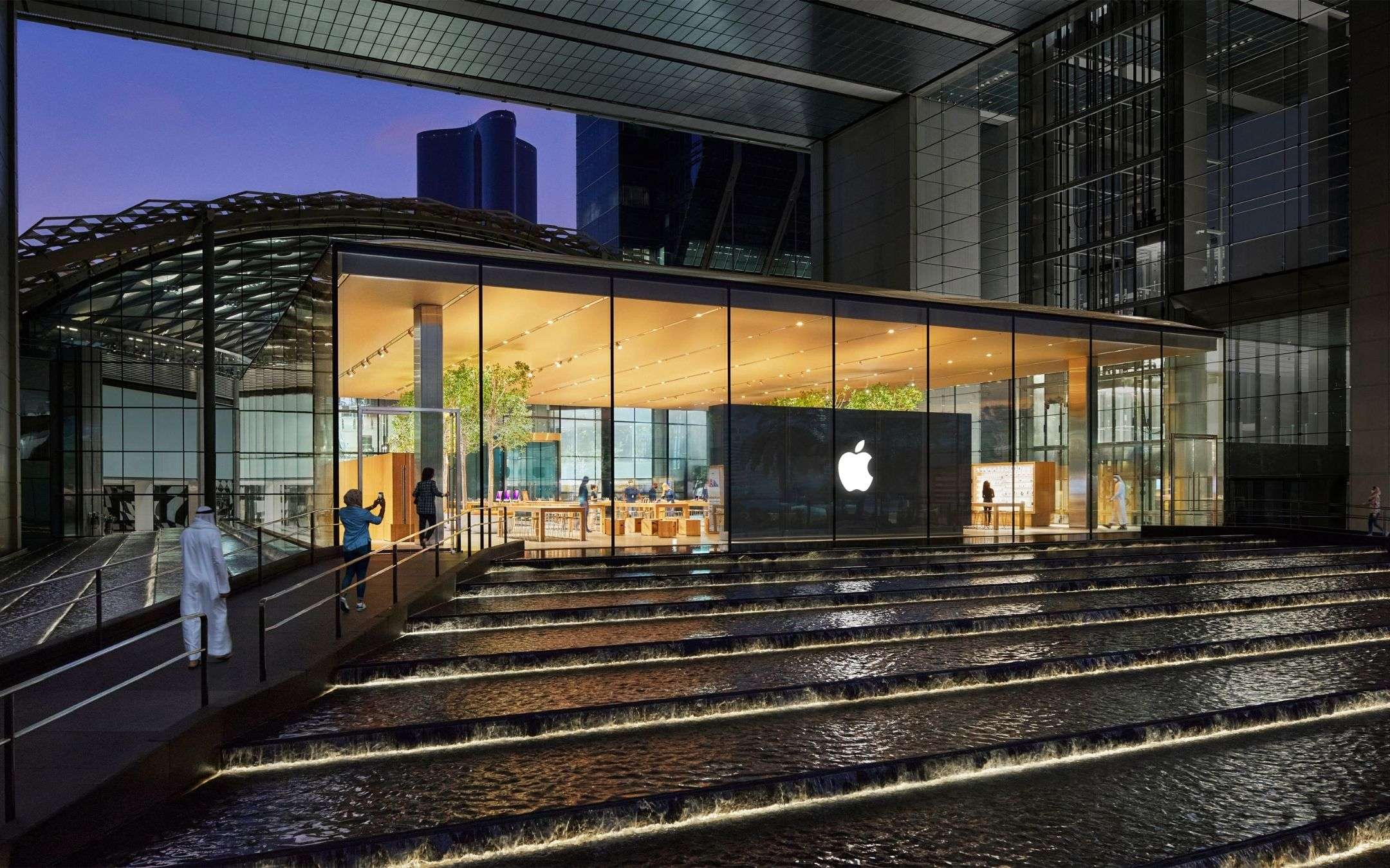 Questo è l'Apple Store più bello del mondo e si trova a Abu Dhabi