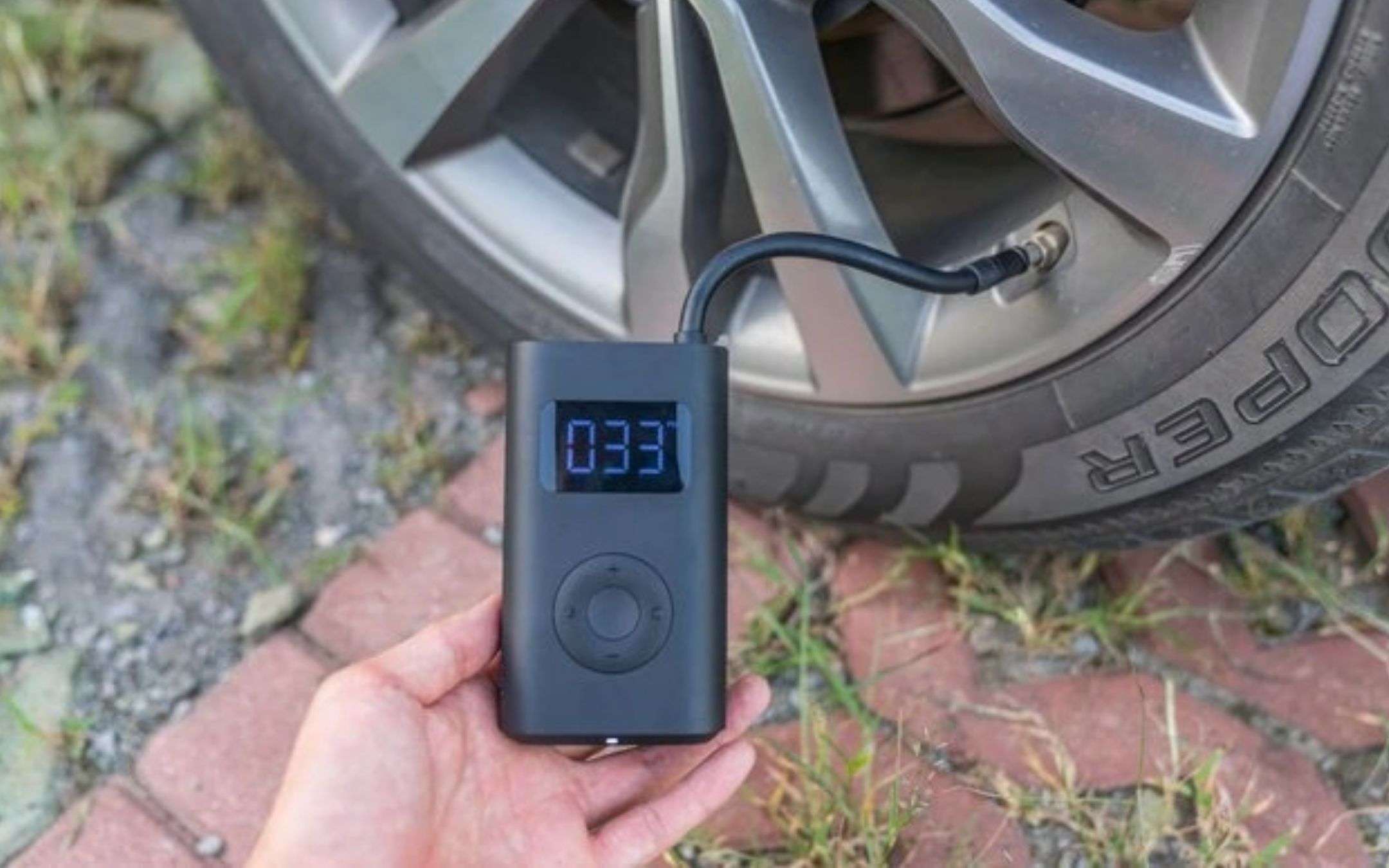 Gonfiamo le gomme dei nostri mezzi elettrici con il COMPRESSORE PORTATILE a  BATTERIE di XIAOMI 