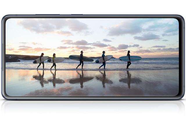 samsung-galaxy-s20-fe-infinity-o-display-full-hd-6-5-pollici