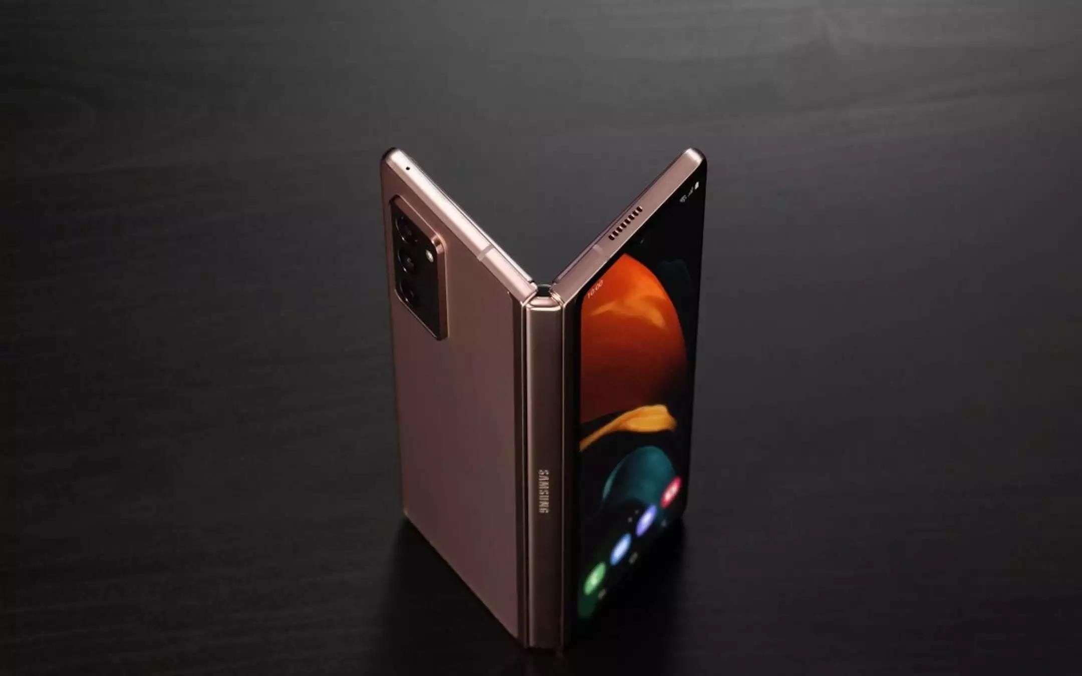 Samsung Galaxy Z Fold4: rivelata la capacità della batteria