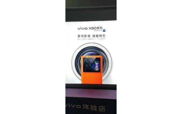 vivo x80 series poster ufficile