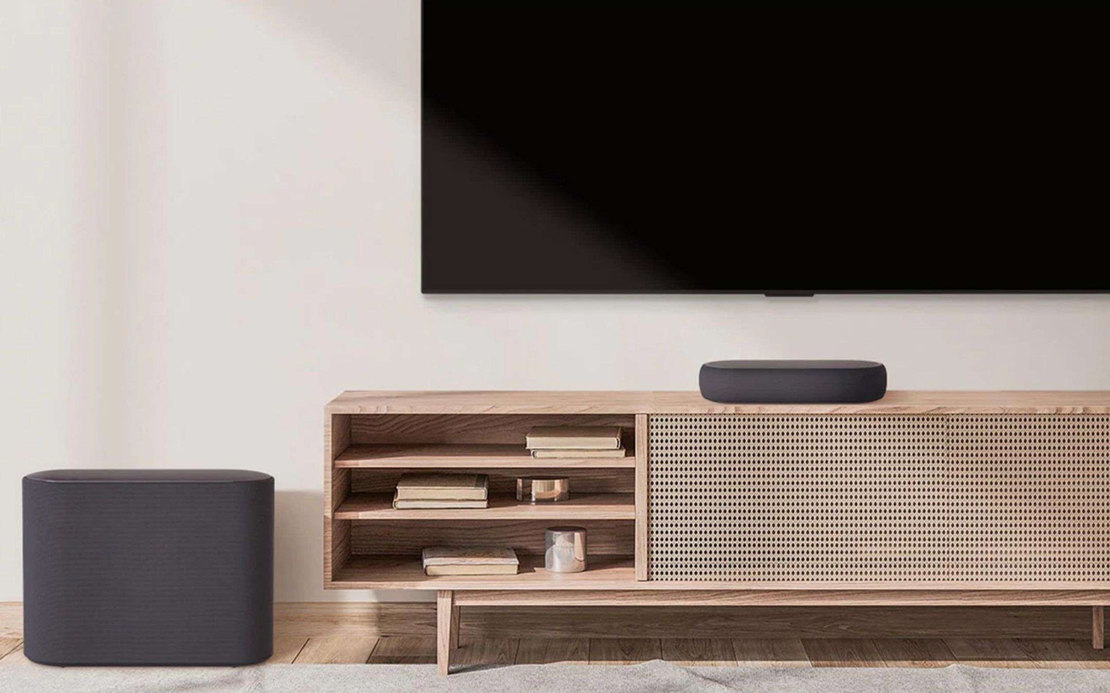 LG, soundbar da 320W con subwoofer wireless a prezzo FOLLE (-57%)