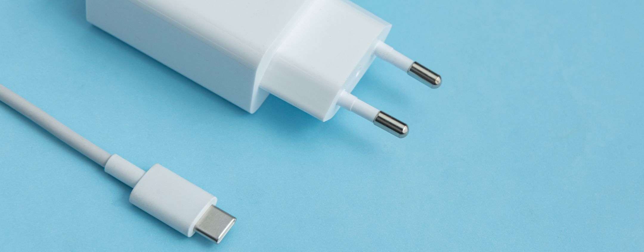 Ue, caricabatterie universale USB-C per ridurre i rifiuti