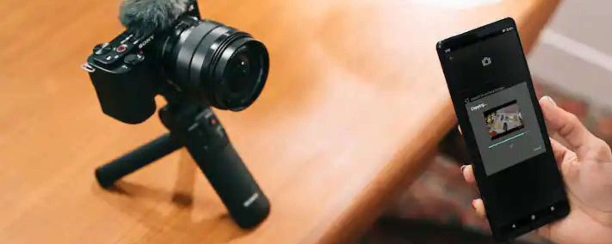 Sony ZV-E10, la mirrorless più PICCOLA che vi sia ad un prezzo REGALATO