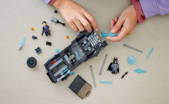 set lego batmobile in costruzione