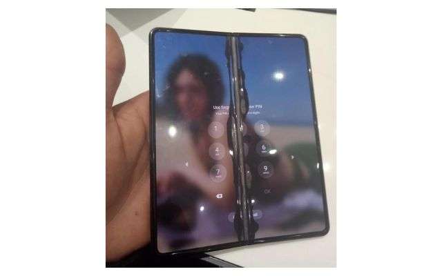 Samsung Galaxy Z Fold3 problemi display