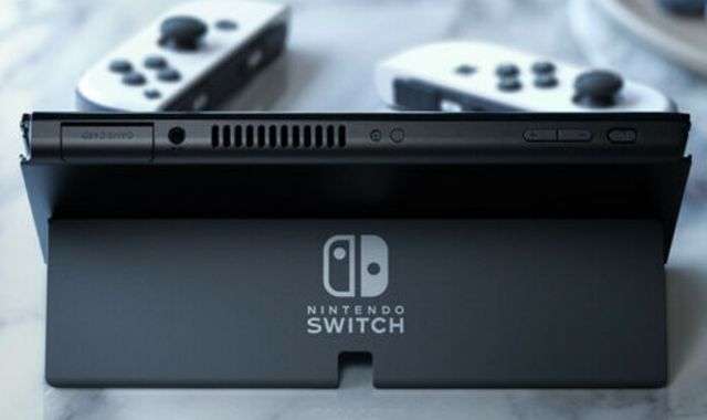 Nintendo Switch OLED bianca offerta