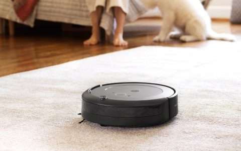 Roomba i1152, robot aspirapolvere 2-in-1 per casa sempre pulita (-24%)