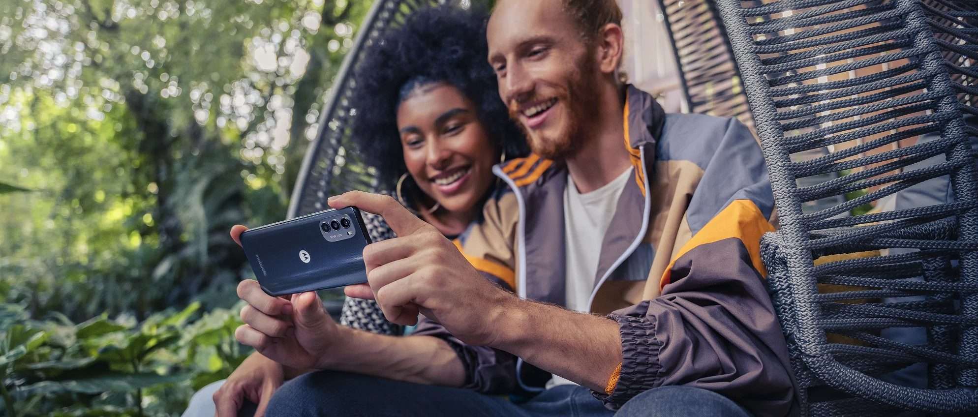 Motorola Moto G82: in offerta a meno di 250€ è il mid-range DA COMPRARE