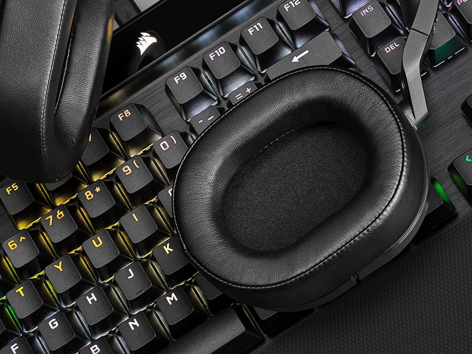 corsair-hs55-cuffie-gaming-microfono-comode-memory