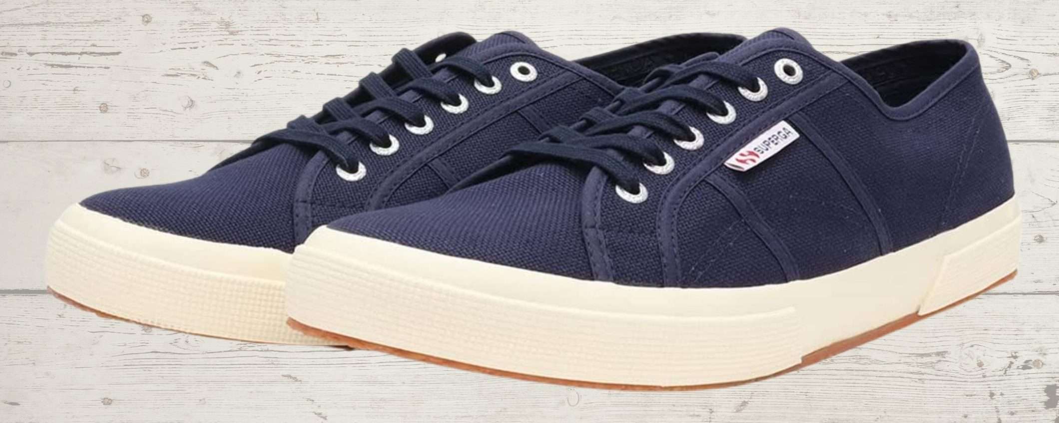 Scarpe Superga, la BOMBA è su Amazon: sconto fino al 56% (si parte da 26,50€)