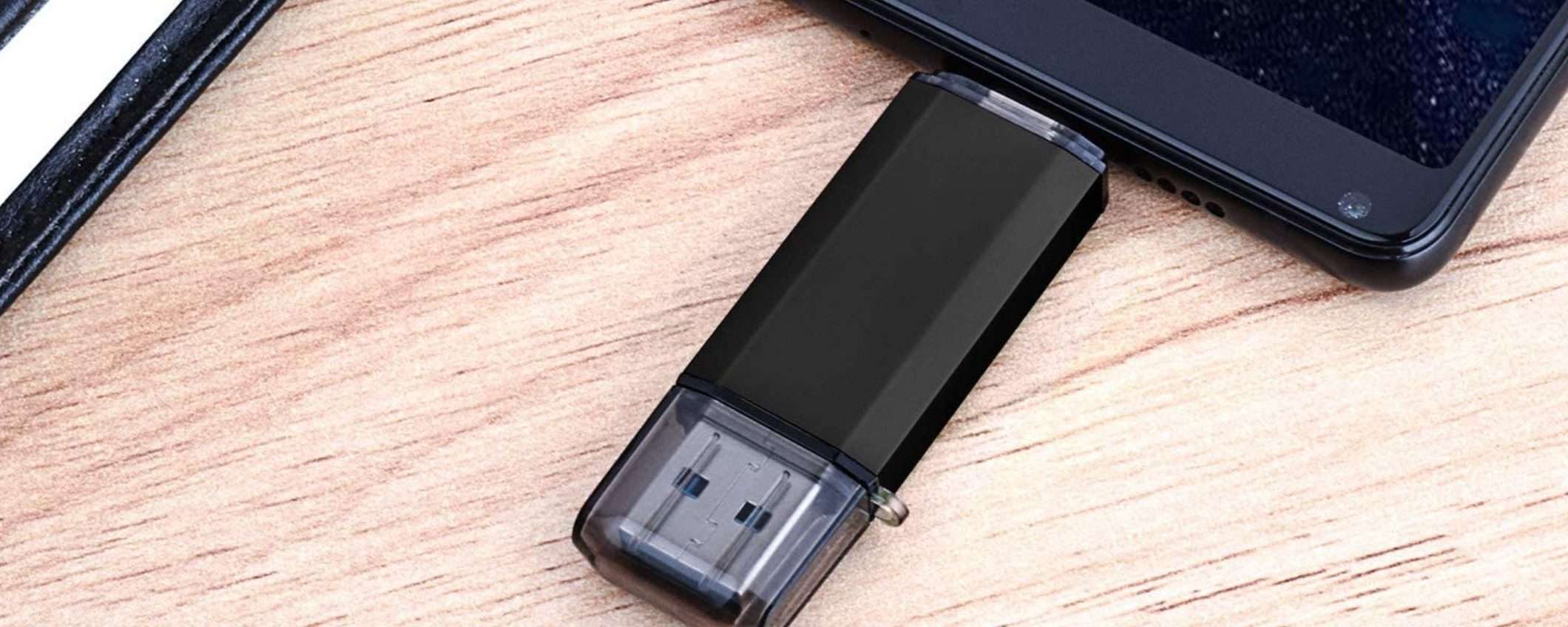 Chiavetta USB-C da 128GB 2-in-1 in offerta: la usi anche su smartphone