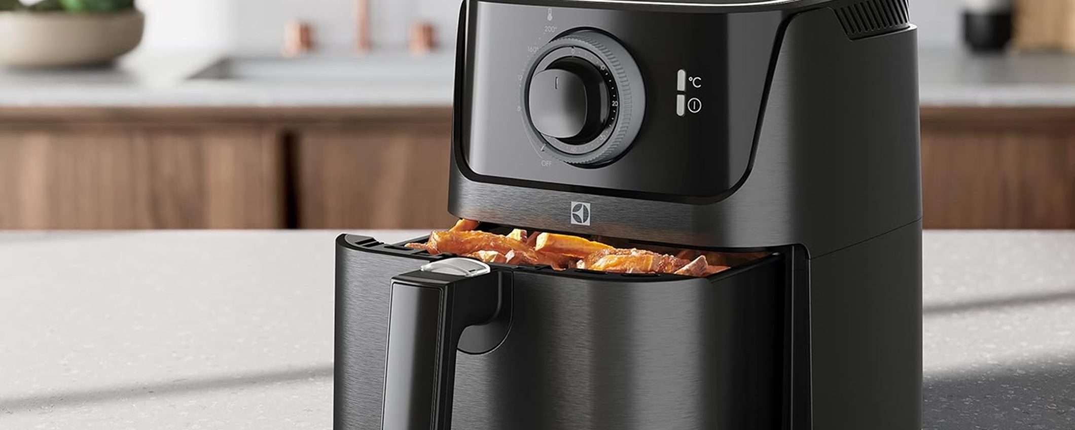 Friggitrice ad aria Electrolux a soli 49€: sconto INCREDIBILE del 58% su Amazon