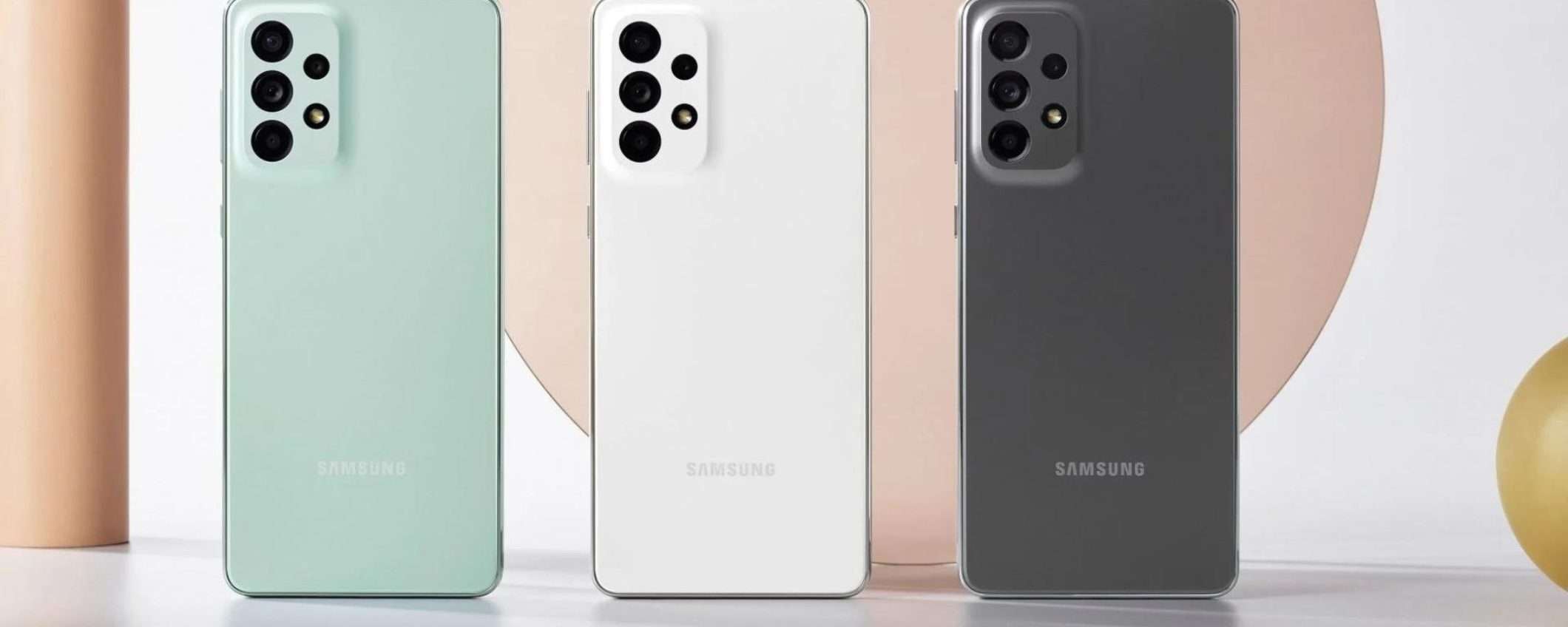 Samsung Galaxy A73 si aggiorna, cosa cambia?