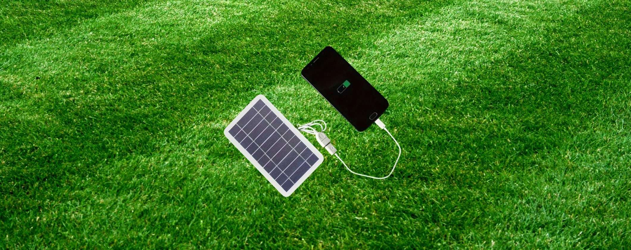 Pannello Ricarica Solare Portatile per smartphone e altri device a 11€