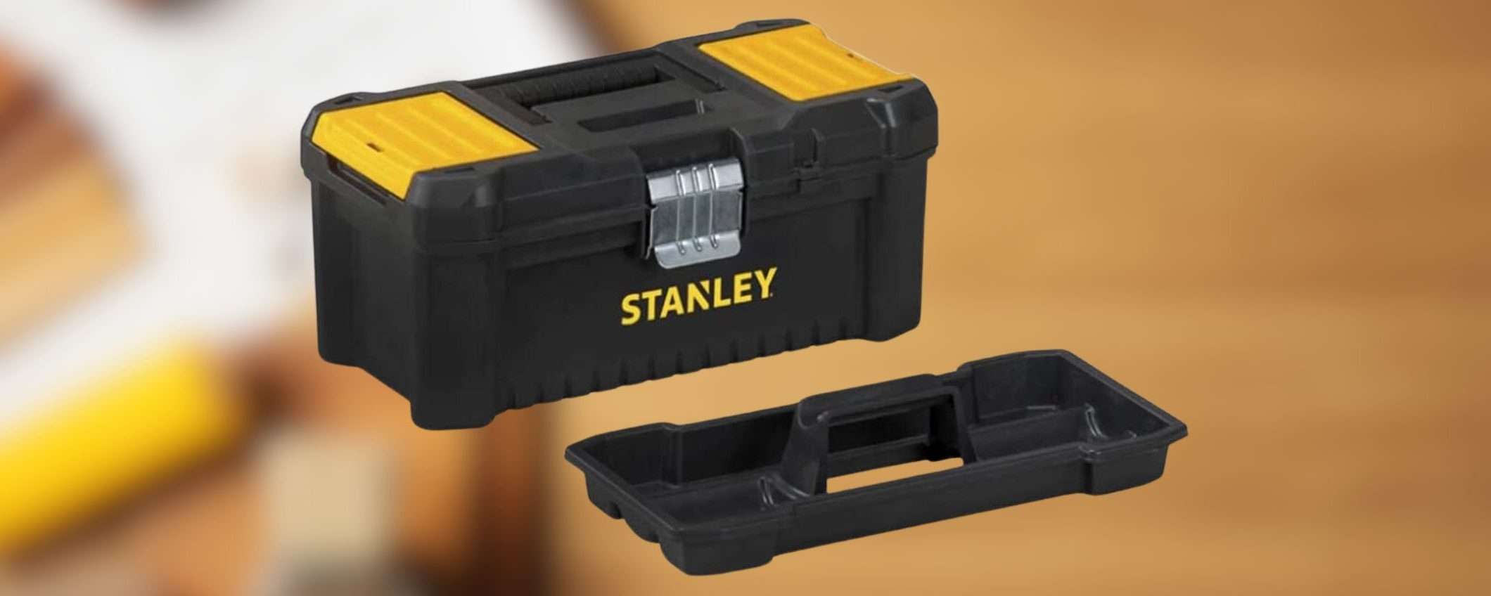 La cassetta porta utensili STANLEY è in offerta a 8,95 euro su Amazon