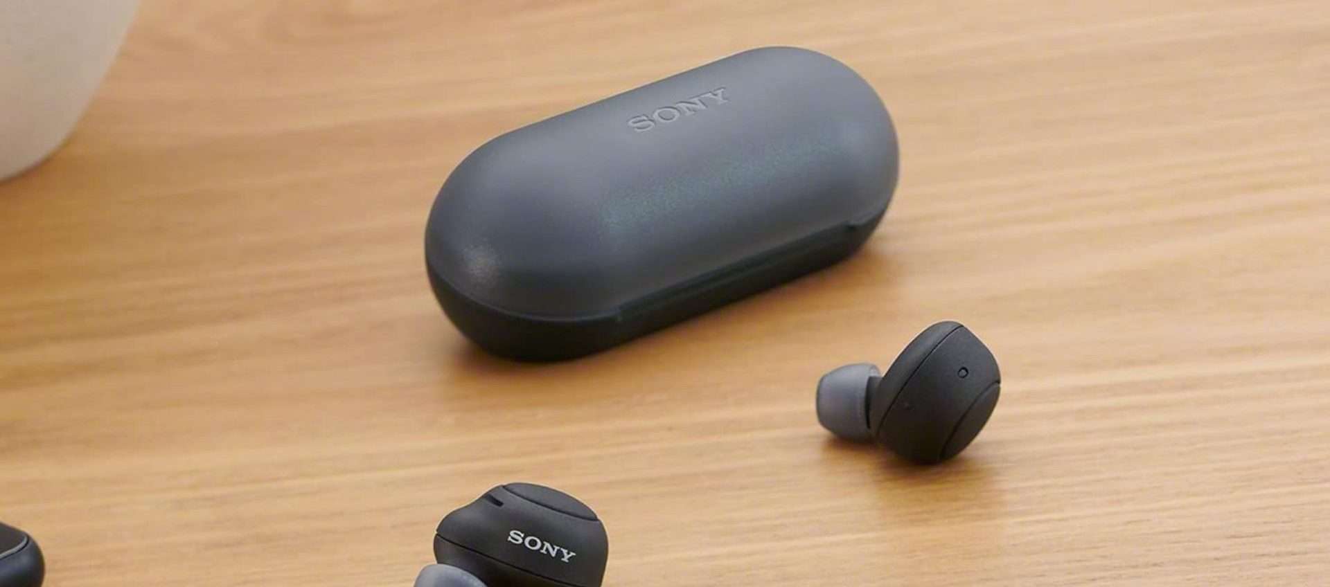 Gli auricolari Sony WF-500 sono su Amazon a metà prezzo: offerta imperdibile