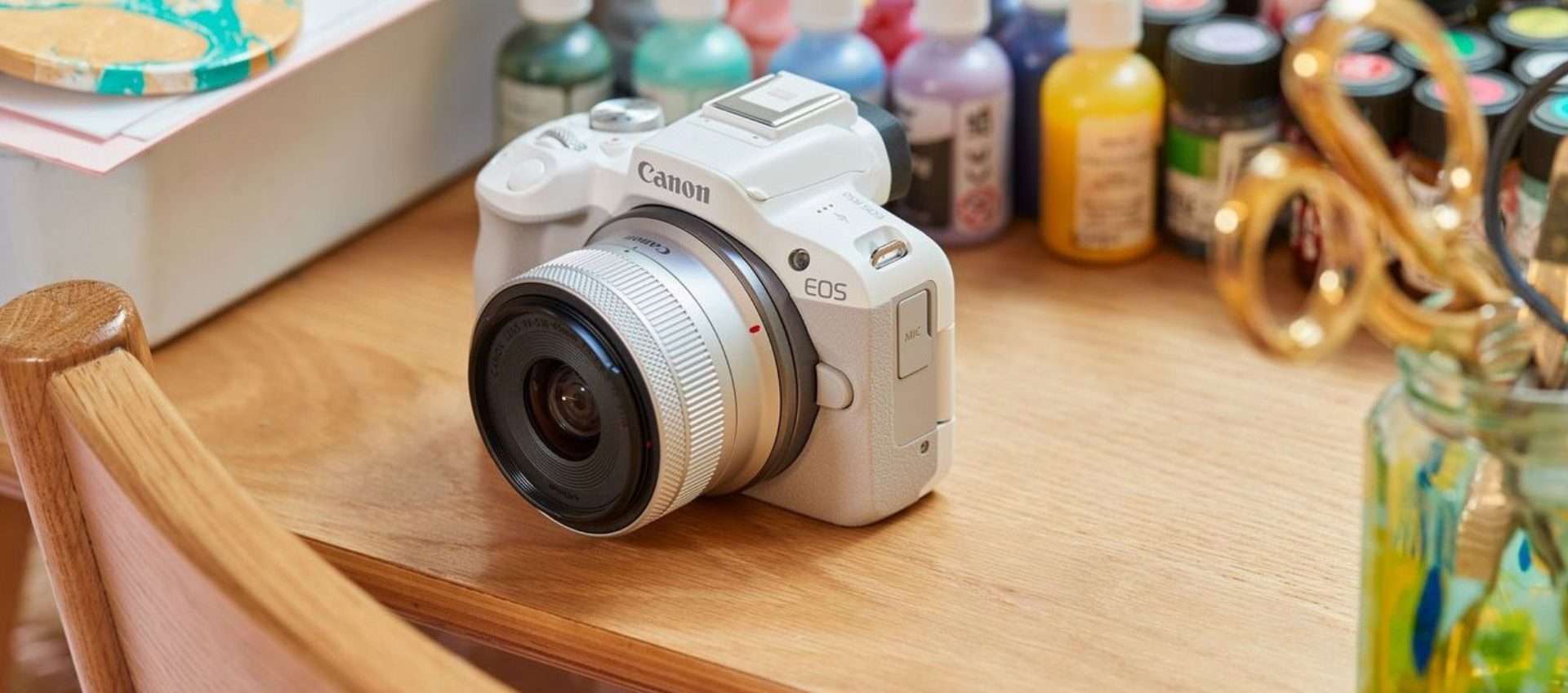 Canon EOS R50 in super offerta: il prezzo crolla al minimo storico (Amazon)