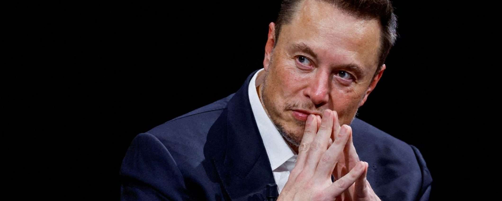 Elon Musk FURIOSO contro Apple per l'accordo con OpenAI