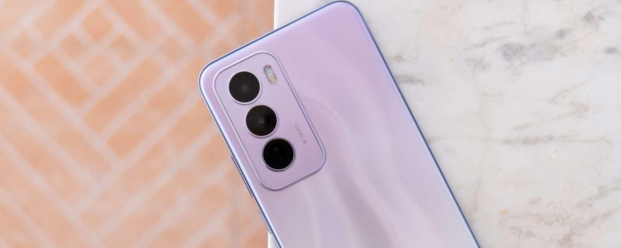 Recensione OPPO Reno12 Pro, il medio gamma da avere: tanta RAM, ottime foto e super autonomia