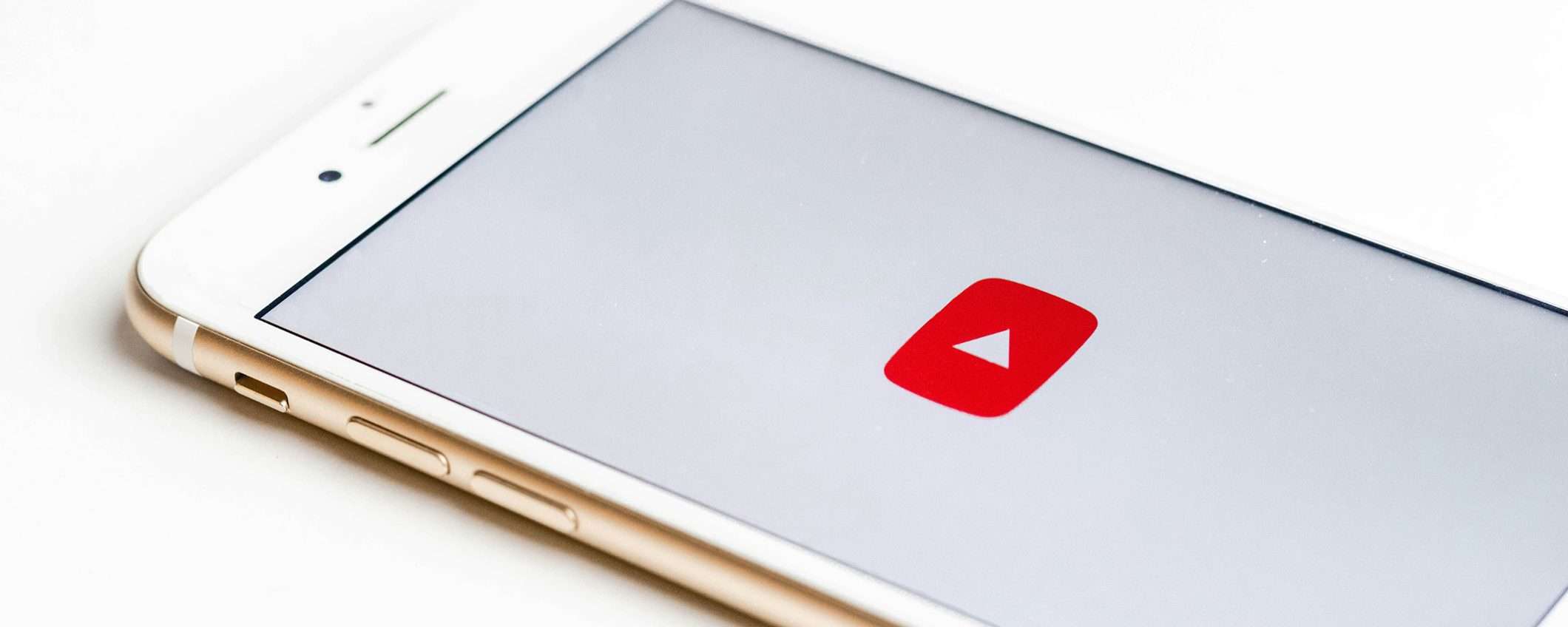 YouTube frena la disinformazione: arrivano le note pubblicate dagli utenti