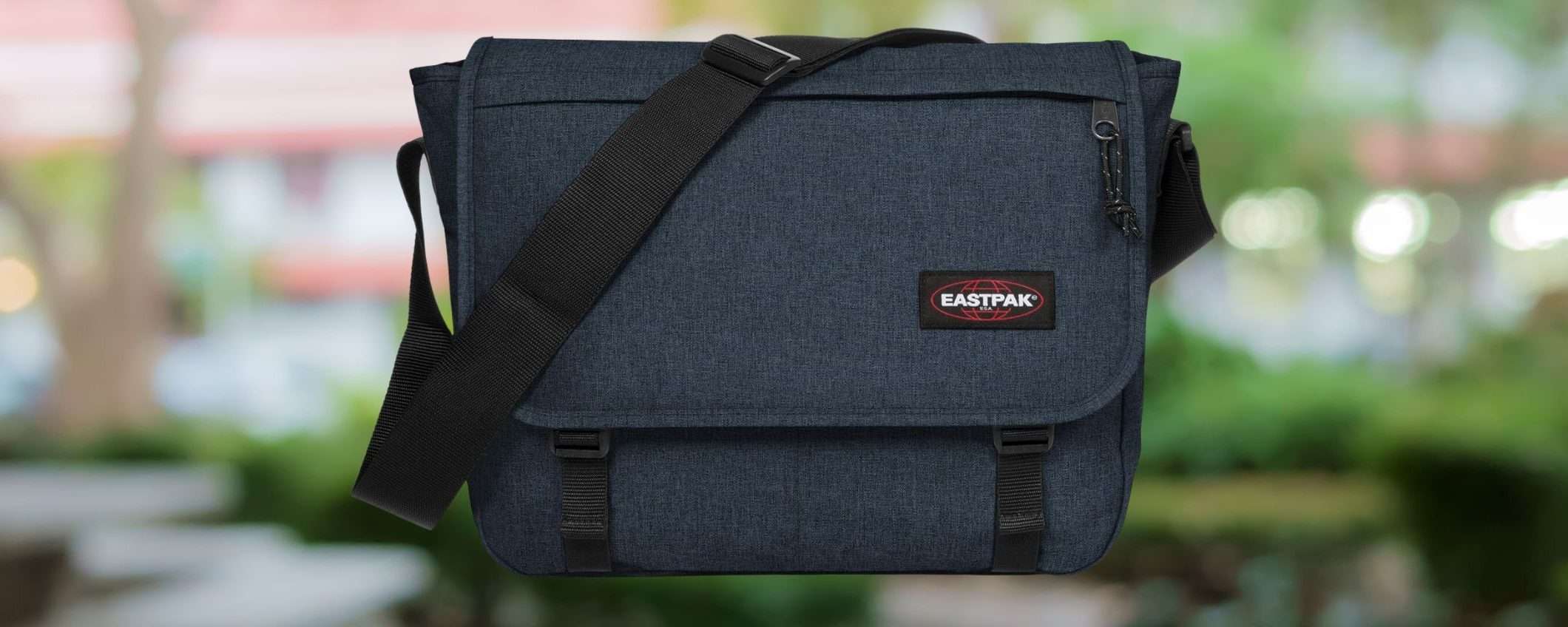 Borsa a tracolla EASTPAK per lavoro e università in MAXI OFFERTA Amazon (-62%)