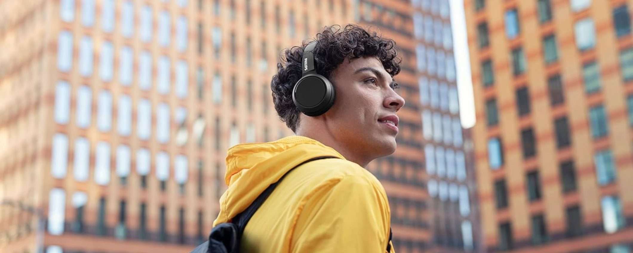 CROLLO TOTALE del 66% su Amazon per le cuffie Bluetooth Philips: occasione unica