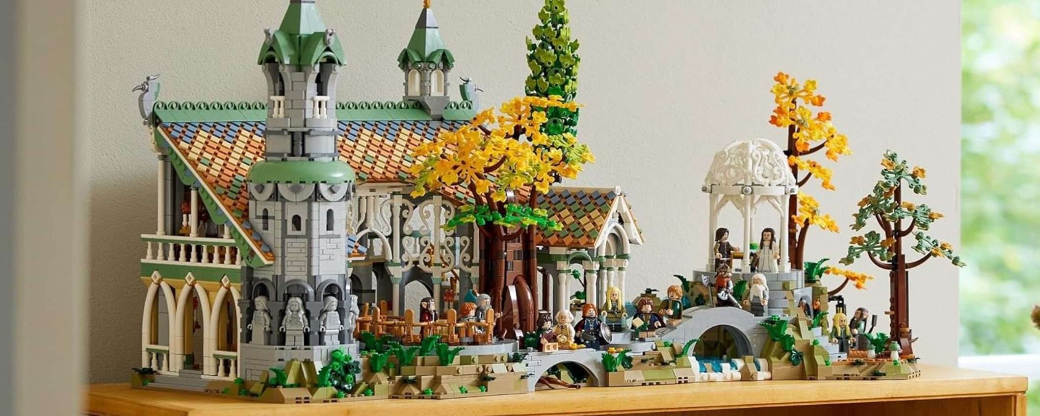 Il LEGO Gran Burrone ritorna in offerta su Amazon: un regalo autunnale