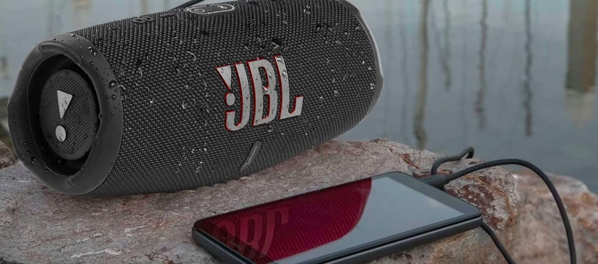 JBL Charge 5 maxi-sconto del 40%: suono potente, bassi profondi e autonomia pazzesca